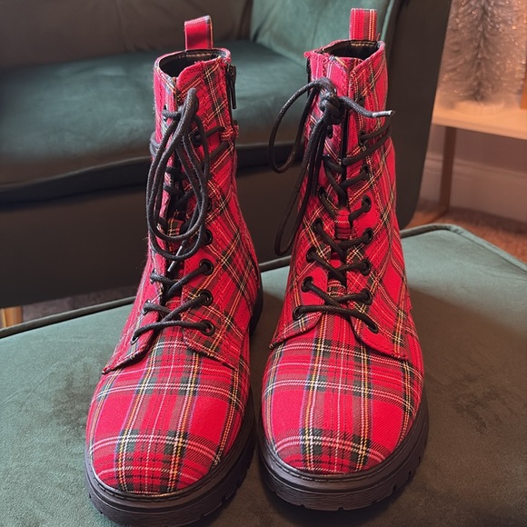 Kohl’s Red Plaid Lace-Up Booties - Picture 3 of 9